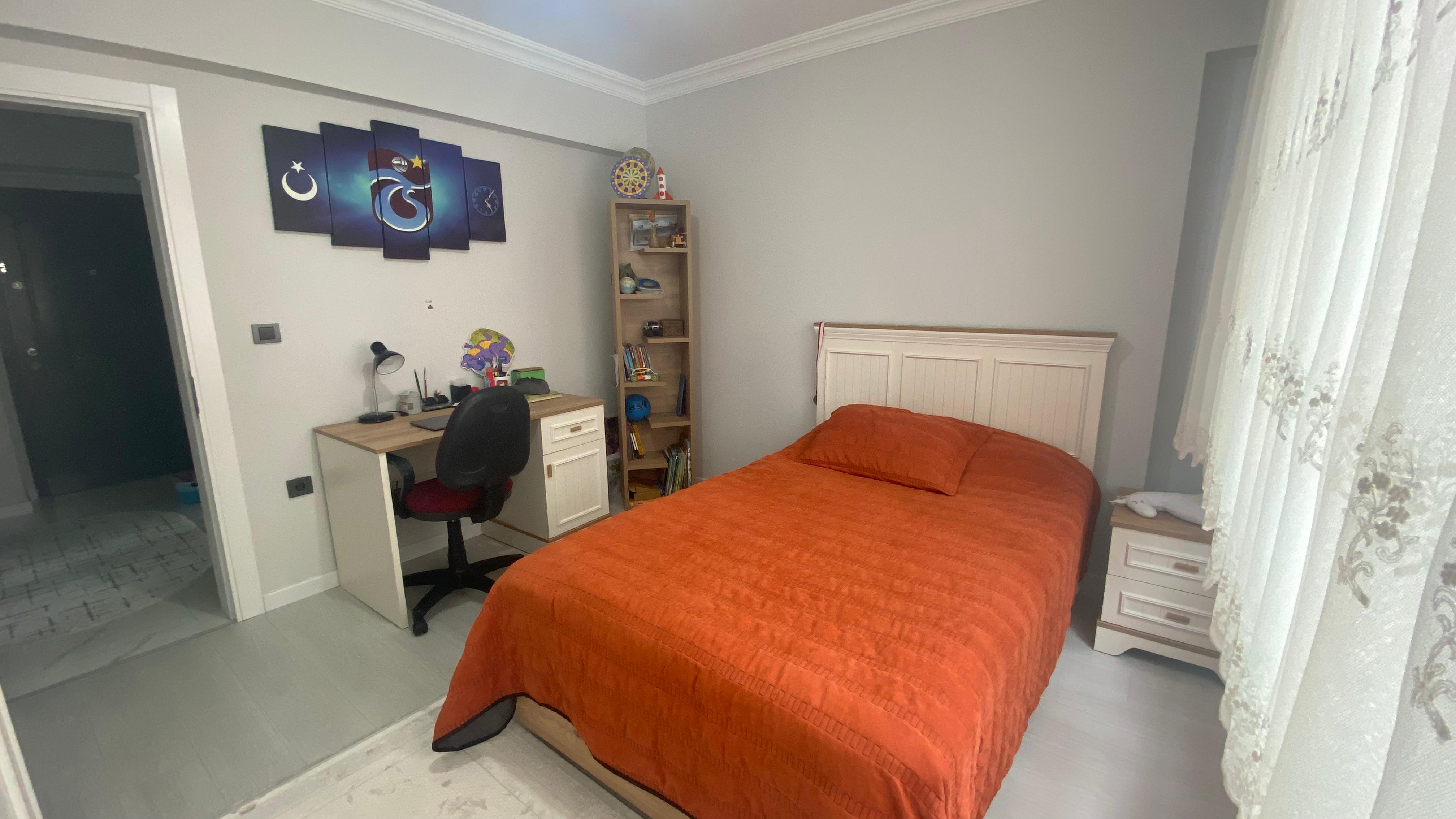 ÇUKURÇAYIR'DA SİTE İÇERİSİNDE İÇİ FULL YAPILI 3+1 SATILIK DAİRE